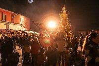 PRAZNIČNA TRŽNICA V DIVAČI in PRIHOD DEDKA MRAZA 40